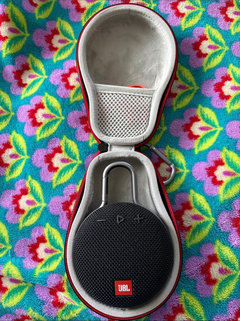 JBL Clip 3 + case